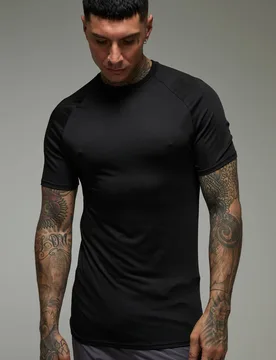 Herren Tall Man Active Leichtes Essential Gym Muscle Fit Raglan T-Shirt Black Größe Large - boohooMAN - FashionsVida