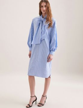 Schalkragenkleid mit Volumenärmel Blau 34