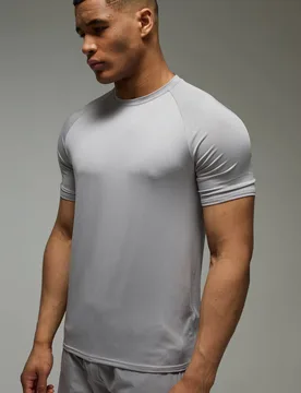 Herren Herren Active Leichtes Essentials Gym Regular Fit Raglan T-Shirt Grey Größe Medium - boohooMAN - FashionsVida