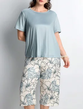 Conjunto de pijama de punto de talla grande para mujer, con parte superior de unicolor de manga corta y pantalones de 3/4 con estampado floral, ropa d - Shein - FashionsVida