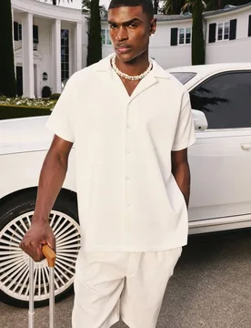 Herren Oversized Kurzarm-Plissee-Hemd und Shorts White Größe Large - boohooMAN - FashionsVida