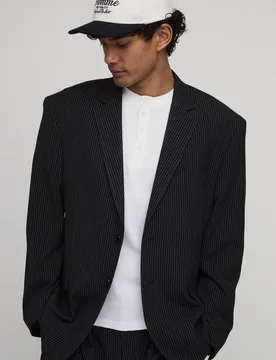 Herren Nadelstreifen Oversized Lässiger Blazer Black Größe 40 - boohooMAN - FashionsVida