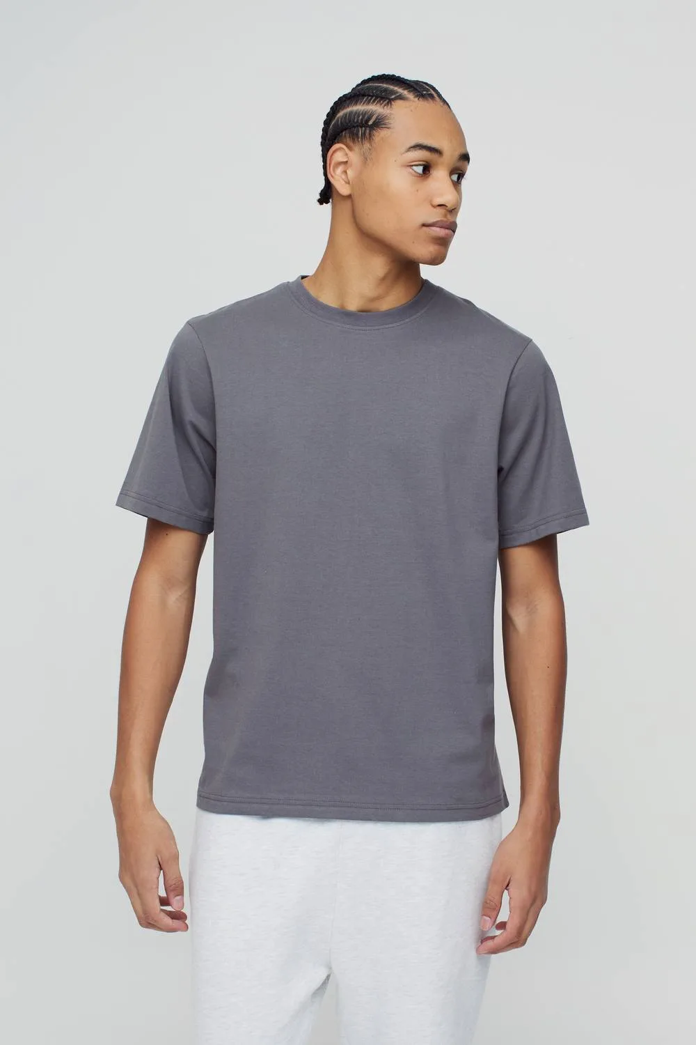 Herren Regular Fit Basic Rundhals T-Shirt Charcoal Größe Medium - boohooMAN - FashionsVida