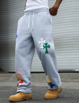 Pantalones de chándal holgados de felpa con cordón en la cintura, decoración de cruz colorida, moda casual de calle para hombres de talla grande - Shein - FashionsVida