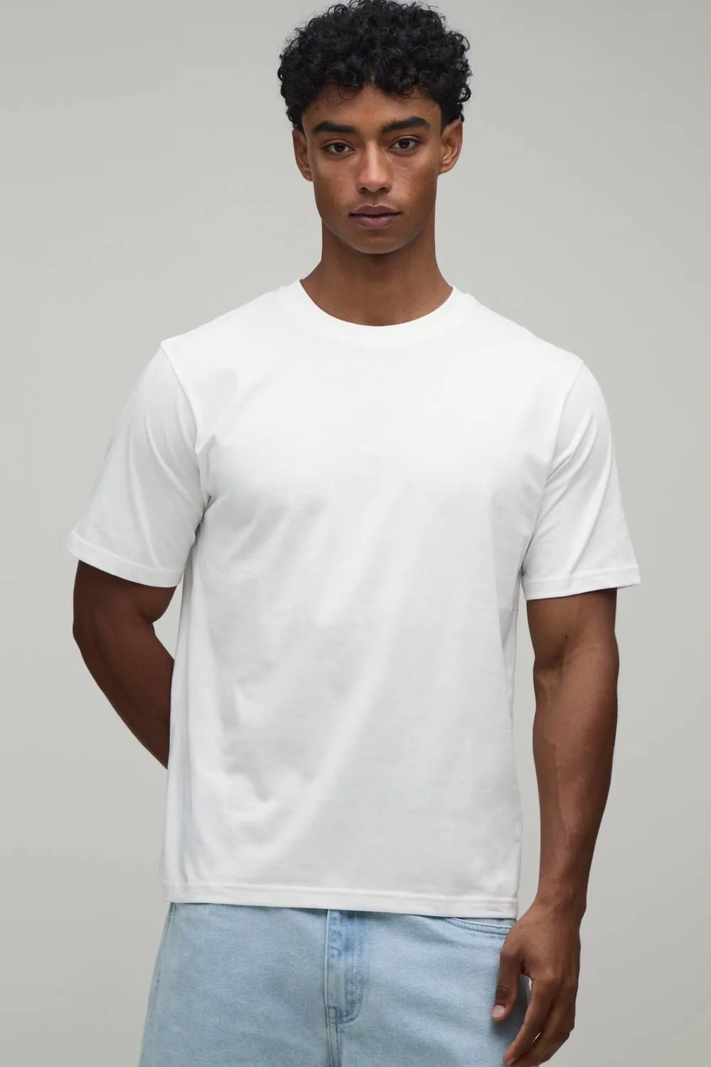 Herren 2er-Pack Essential Regular Fit Oberteil Größe Medium - boohooMAN - FashionsVida