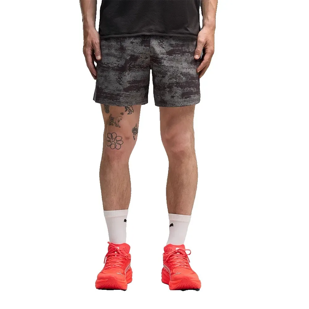 Dreamrun 5´´ Brightstride Aop Shorts Black L Men - Puma - FashionsVida