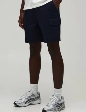 Herren Essential Schmal Geschnittene Chino-Shorts Mit Festem Bund Navy Größe 34 - boohooMAN - FashionsVida