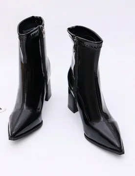 Par de botas de tobillo negras de punta puntiaguda con tela de PU brillante, cremallera lateral y diseño de tacón grueso, botas elásticas de ajuste - Shein - FashionsVida