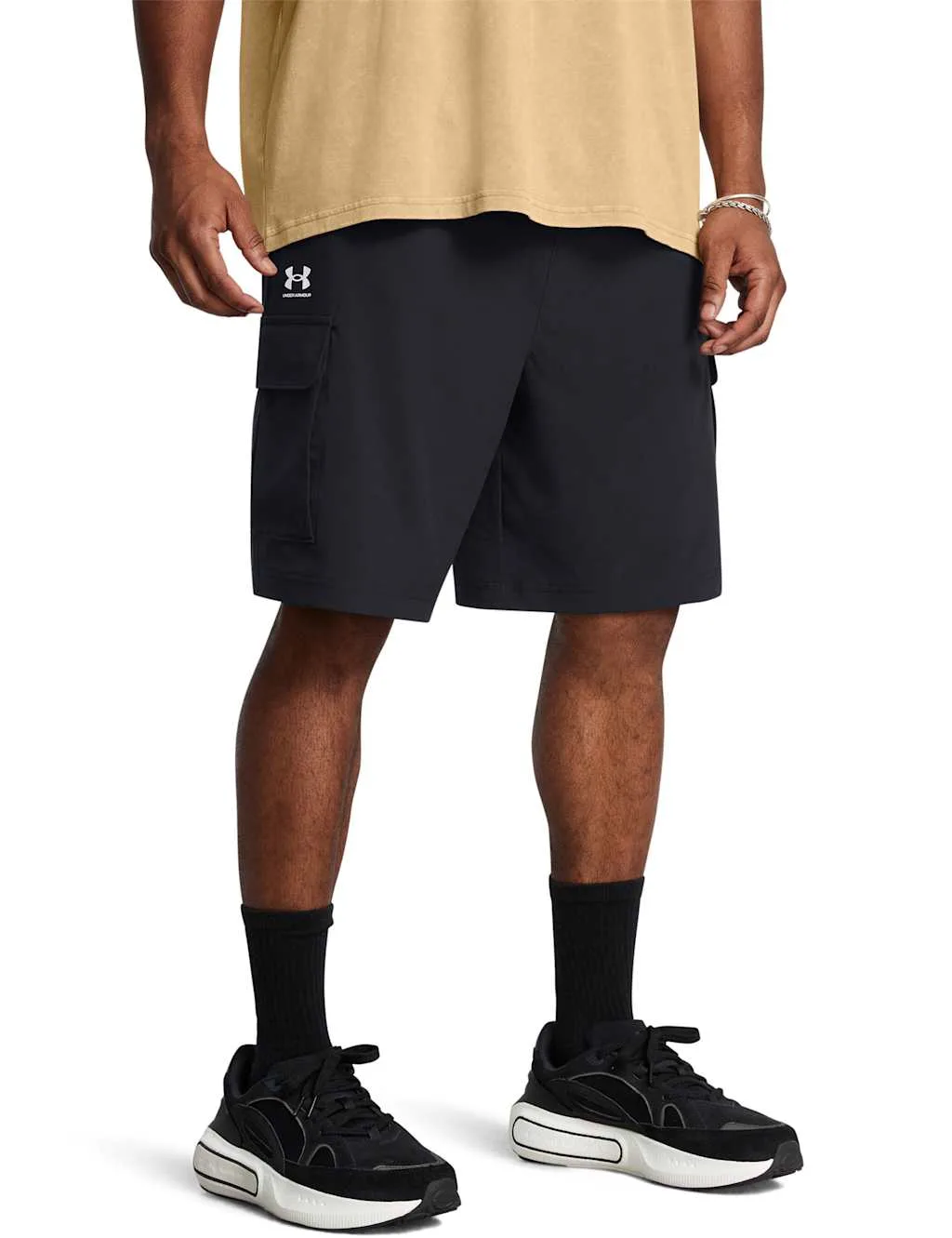 Vibe Woven Cargo Stretch Active Shorts Black male - Under armour - FashionsVida