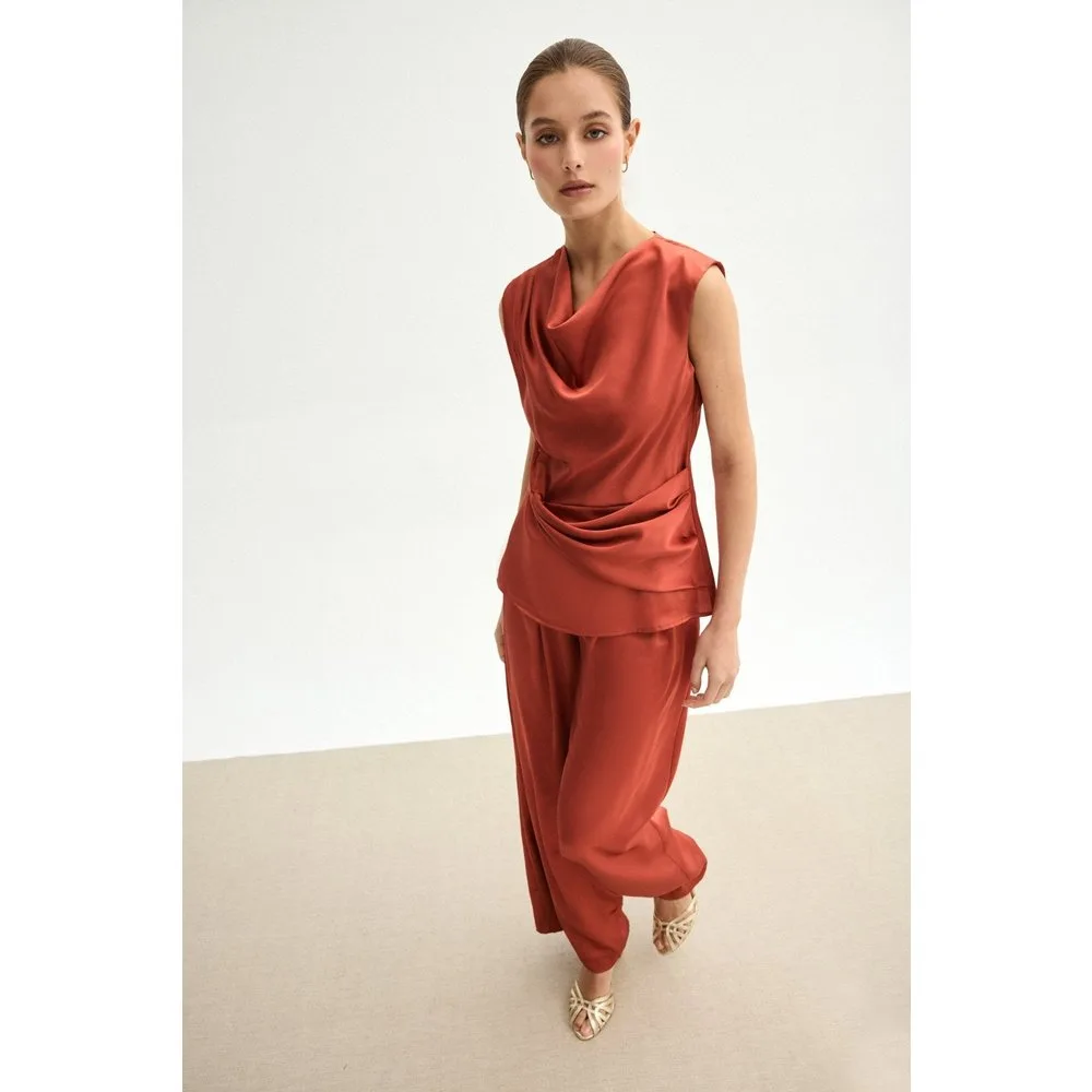 Pantalón de mujer satinado y de corte recto - Bimani - FashionsVida
