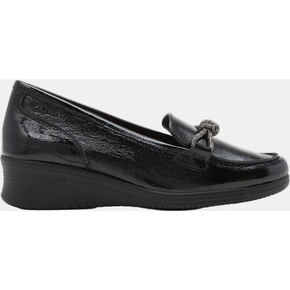 Mocasín de mujer en charol con cuña - 24HRS - FashionsVida