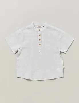 Camicia serafino alla coreana Lil'Atelier in lino a righe azzurra e bianca - Lil' Atelier - FashionsVida