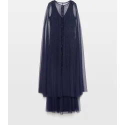 Vestido largo con pedrería y capa de tul