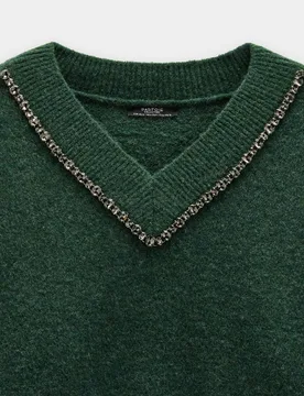 Jersey de mujer de punto con cuello pico y detalles de cristales - Parfois - FashionsVida