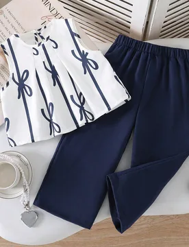 Set de 2 piezas de top sin mangas con decoración de moño 3D y pantalones cortos para niñas pequeñas, versátil para uso diario, primavera/verano - Shein - FashionsVida