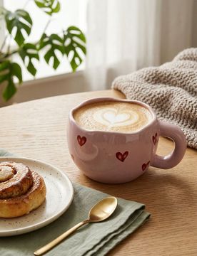 Tazza in ceramica con motivo a cuore - rosa pastello