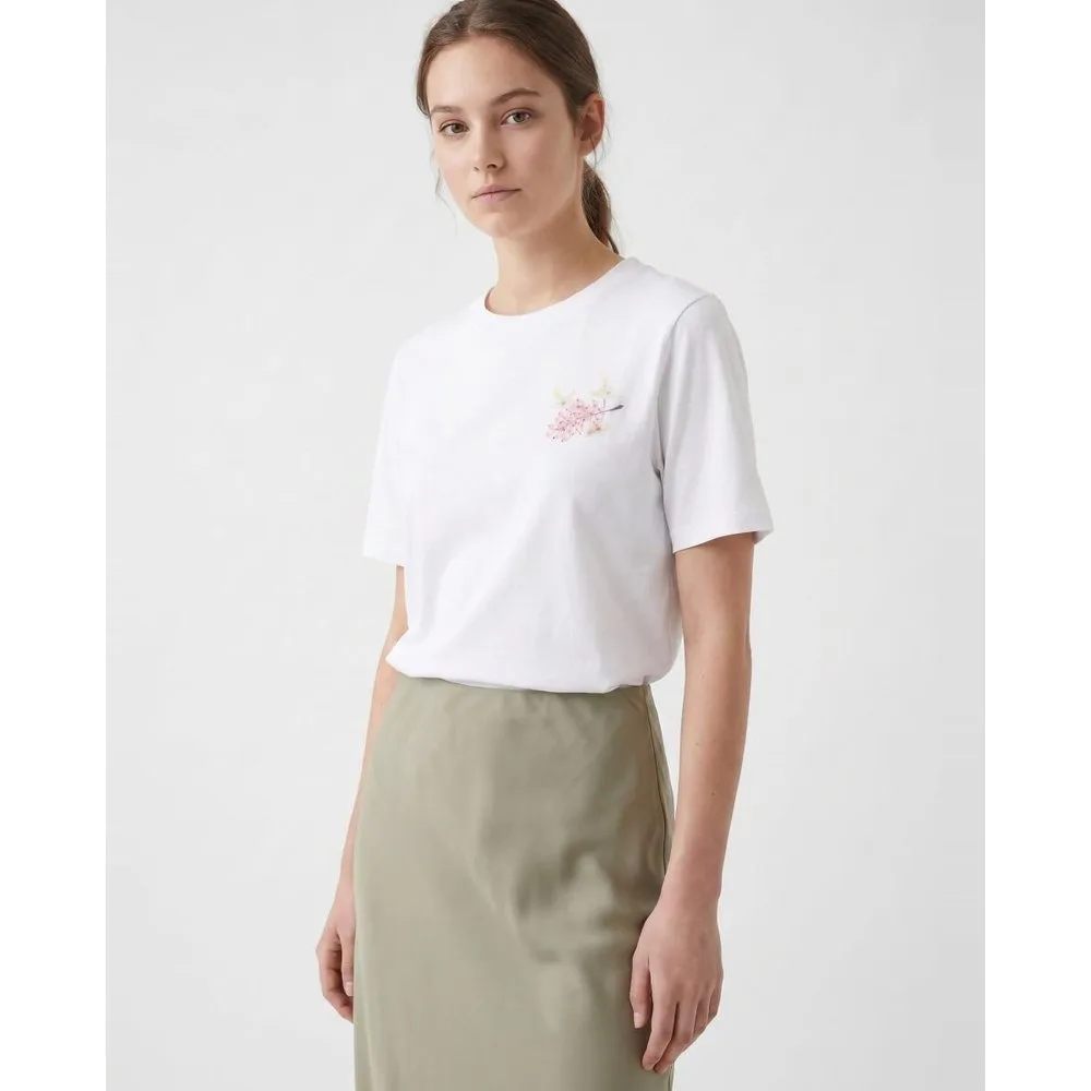 Camiseta de manga corta con estampado de flores - Pieces - FashionsVida