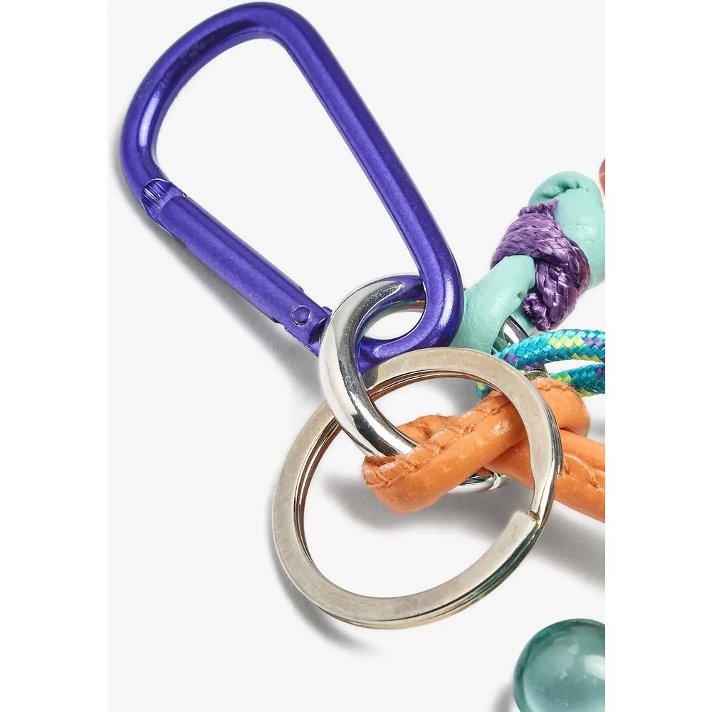 Llavero con charm de flor y letra m - Parfois - FashionsVida