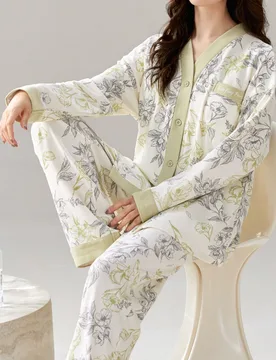 Conjunto de pijama de 2 piezas para mujer con top de manga larga y pantalones largos de cuello en V, ropa de hogar suave para primavera y otoño - Shein - FashionsVida