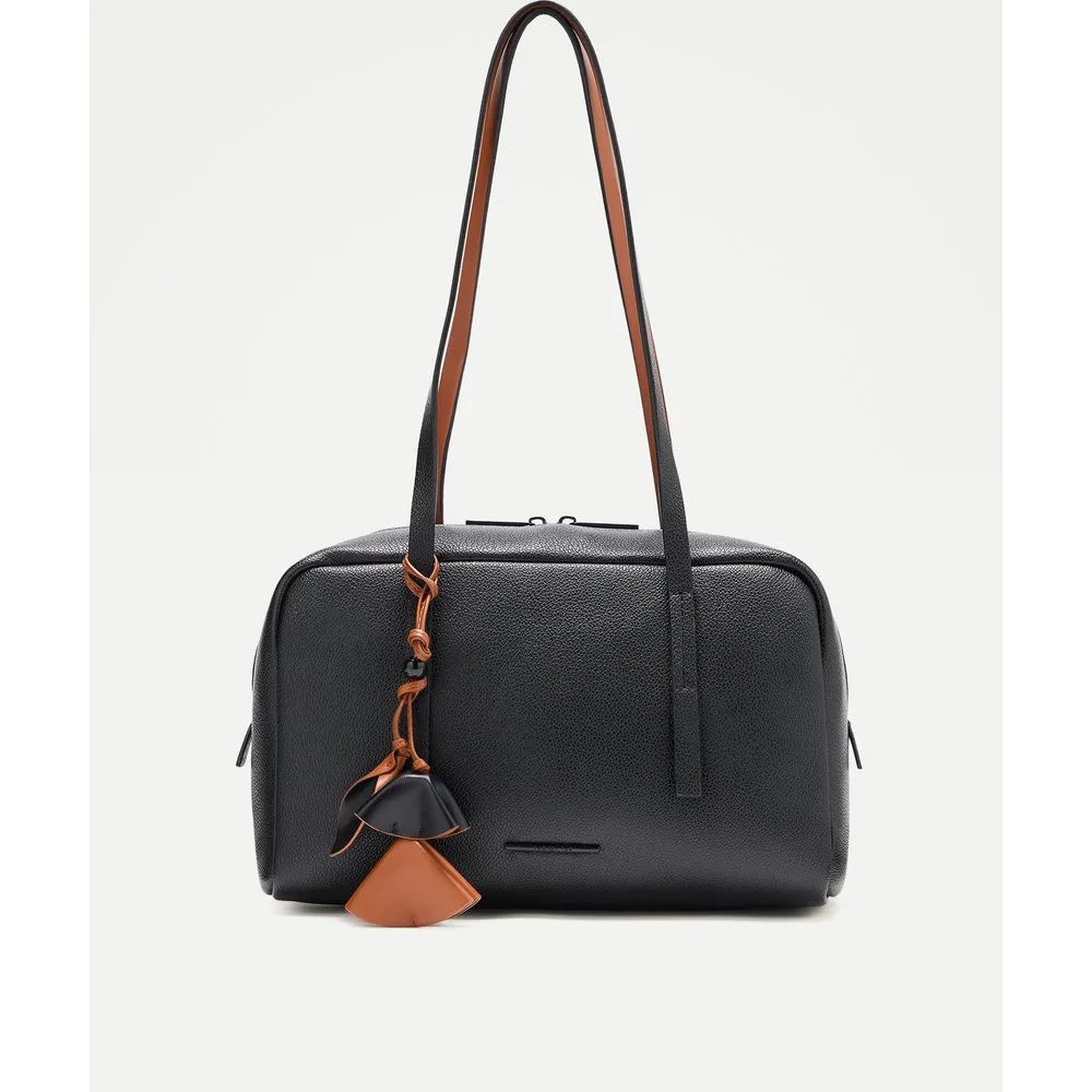 Jo & Mr. Joe - Bolso bowling con charm de flor - Jo & Mr. Joe - FashionsVida
