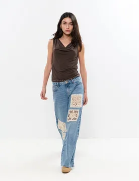 Vaquero recto de mujer con parches - Brownie - FashionsVida