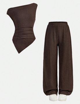 Piezas Conjunto informal de niña preadolescente con top de punto ajustado sin mangas con volantes y hombros descubiertos, y pantalones acampanados, a