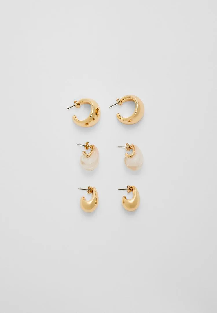 Set mit 3 Mini-Volumen-Ohrringen Goldfarben OS - Stradivarius - FashionsVida