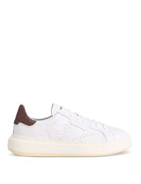 Sneakers in pelle bianca con tacco marrone