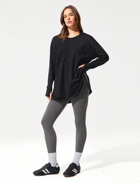 Sudadera suave y holgada de longitud hasta las caderas con cordón ajustable, mangas largas y ojales para el pulgar, para uso diario y casual en otoñ - Shein - FashionsVida