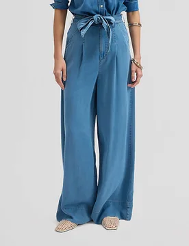 Regular Pleated Wide Leg Lightweight Jean Ice Storm Größe 28x33 female - Lee - FashionsVida