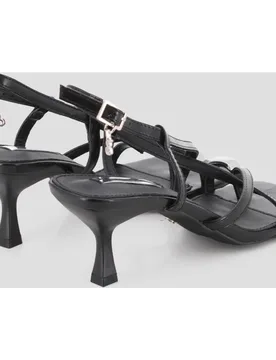 Sandalias de tira de mujer cruzadas de tacón - Blogger - FashionsVida