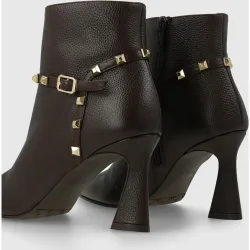 Botines de mujer en piel con tachas