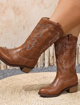 Botas de caballero con tacón grueso y estampado bordado para tallas anchas y grandes, botas de vaquera occidental de tobillo para mujer, de moda con - Shein - FashionsVida