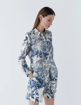 Camisa de mujer con estampado floral y ribete a contraste - Caroll - FashionsVida