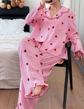 Conjunto de pijama de mujer talla grande con estampado de corazón a rayas y cuello de hongo, ropa de otoño e invierno - Shein - FashionsVida