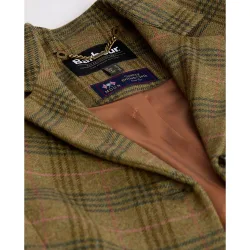 Blazer de mujer con cuello solapa y sencillo cierre central abotonado