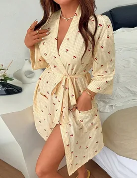 Bata casual de mujer con estampado de cuadros de cereza y frente abierto - Shein - FashionsVida
