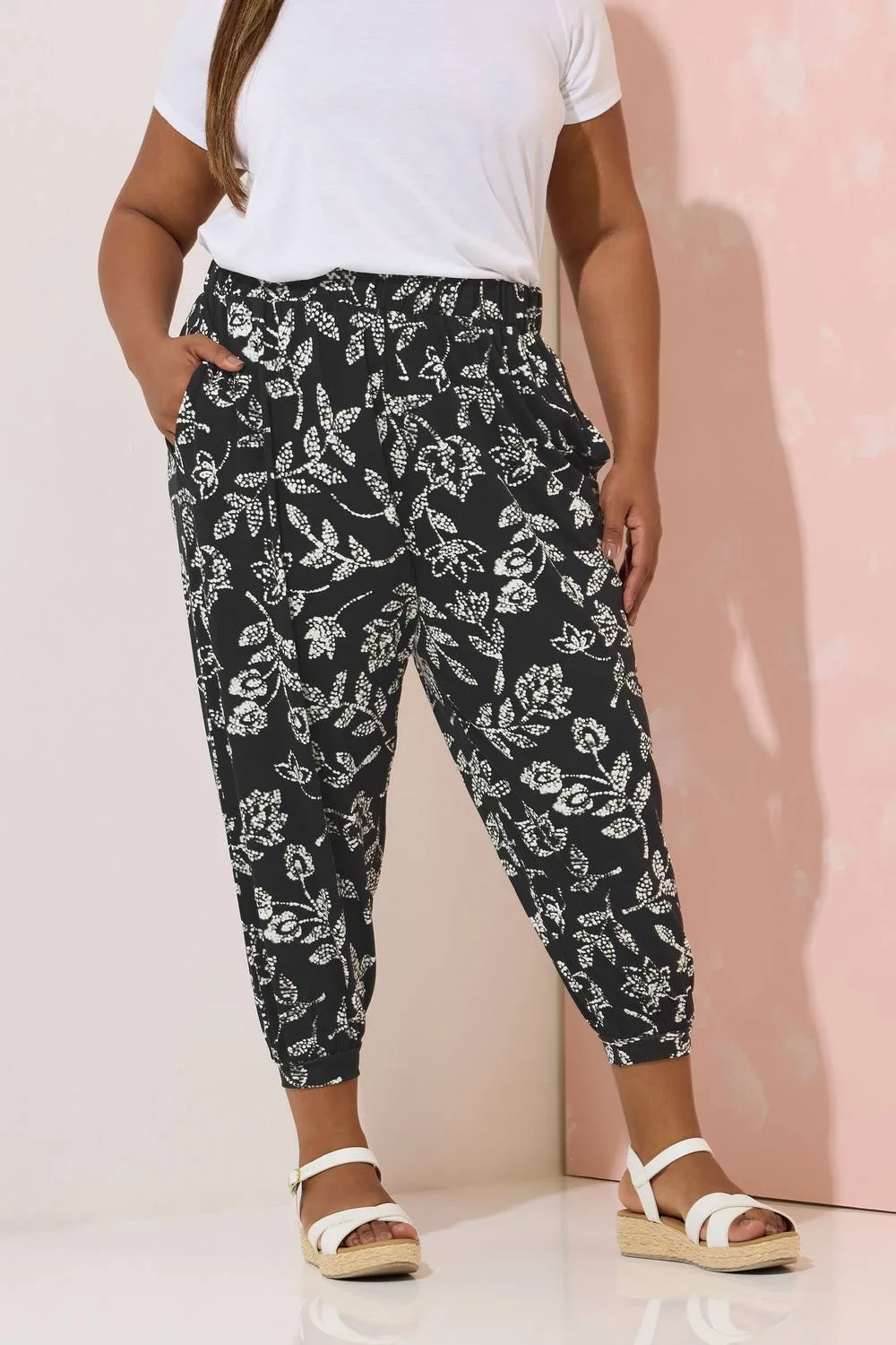 Cropped Harem Trousers - Black - Size: 26-28 - Yours - FashionsVida