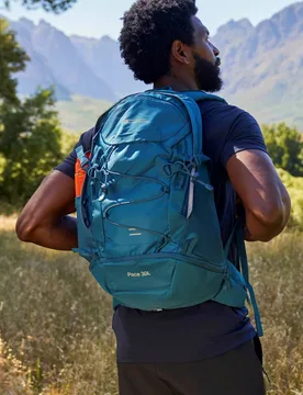 Unisex 'Pace' Lightweight Spacious Adjustable Strap Outdoor 30L Rucksack in Teal - Teal - Size: One Size - Mountain Warehouse - FashionsVida