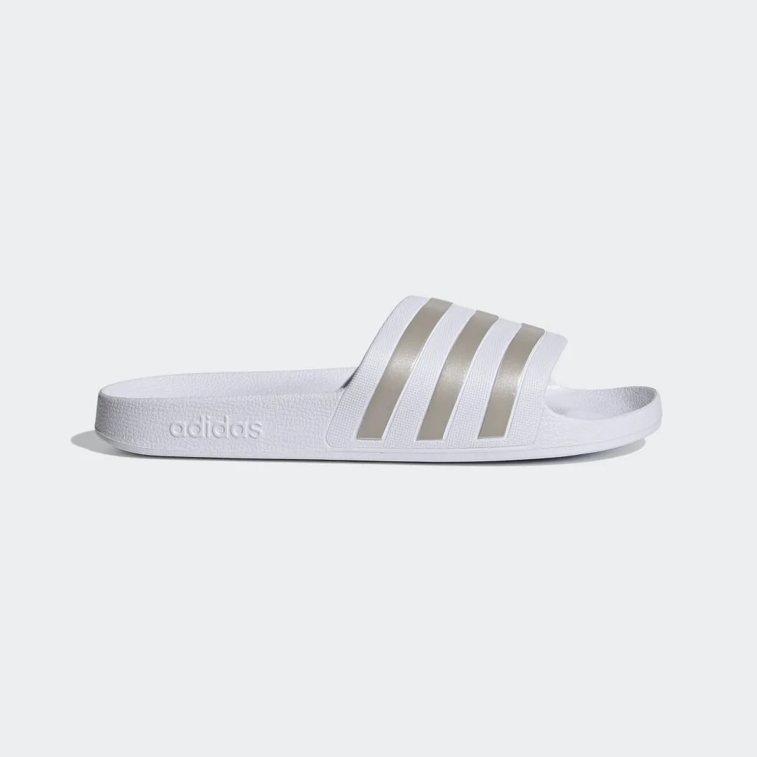 Ciabatte adilette Aqua 38 Cloud White / Platinum Metallic / Cloud White - Adidas - FashionsVida