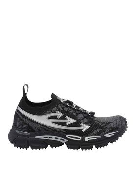 Torno subito, Sneakers in maglia