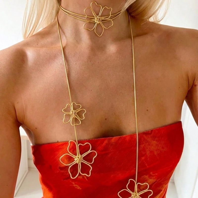 Collar de Lazo de Flor con Marco de Alambre Metálico Exagerado, Cadena de Hueso de Serpiente Ultra Larga Joyería Corporal, Gargantilla Envuelta en O