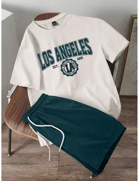 Conjunto de top de punto ajustado beige y pantalones cortos tejidos verdes para hombre, diseño casual con estampado de letras universitarias - Shein - FashionsVida