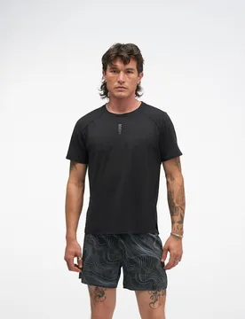 Men's EveryRun Short Sleeve Top in Black, Size Large - HOKA - FashionsVida