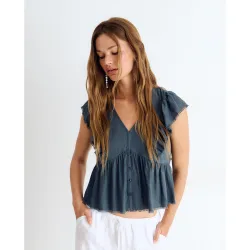 Blusa de mujer con volantes