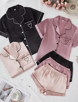Conjunto de 3 piezas de shorts de manga corta con bolsillo con bordado de corazón y efecto de seda - Shein - FashionsVida