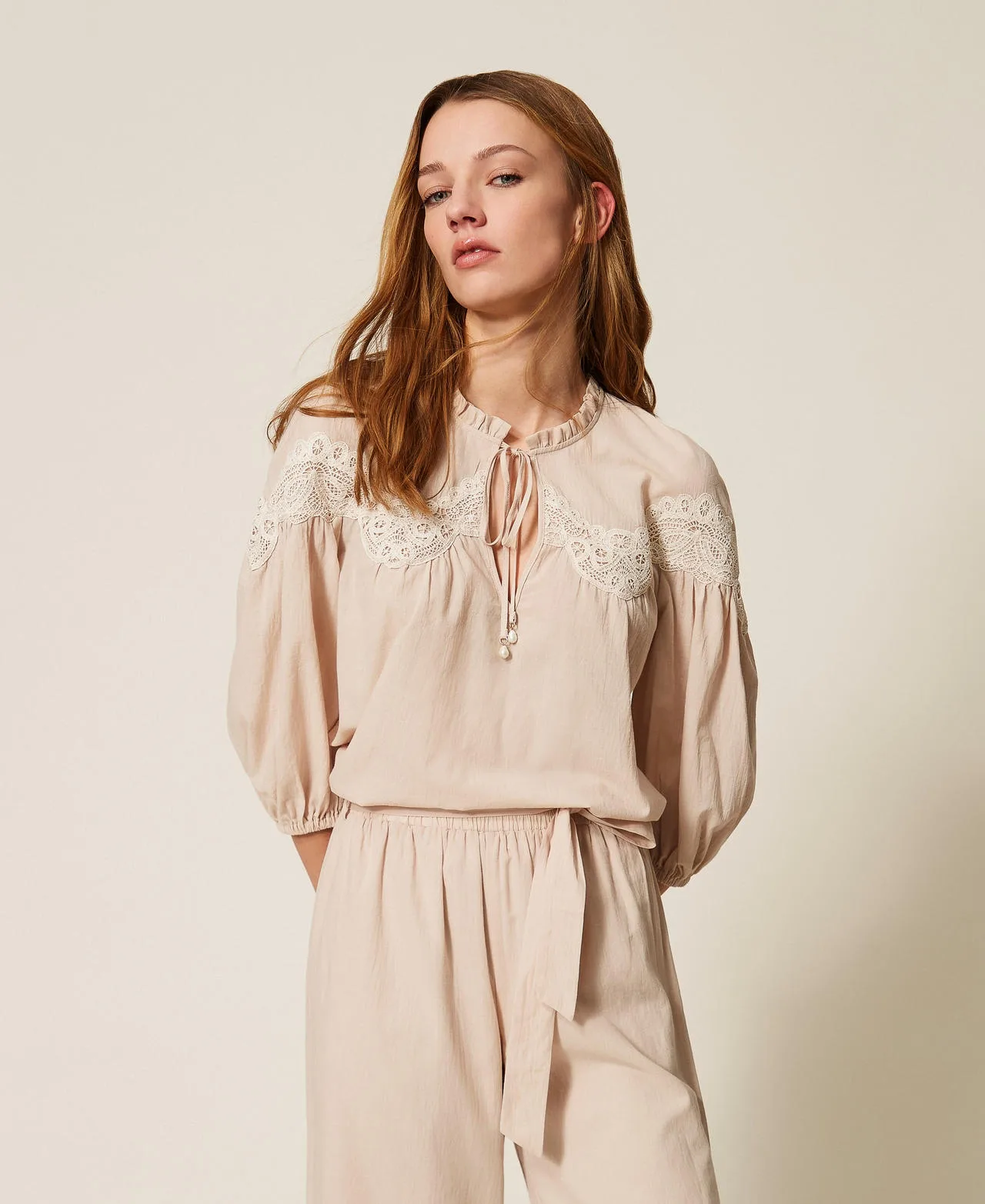 Blouse en mousseline avec macramé - TWINSET - FashionsVida