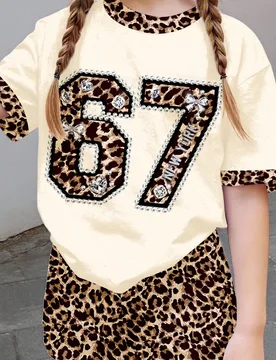 Conjunto de 2 piezas para niñas preadolescentes en color blanco crema, ideal para el verano, con estampado vaquero, perfecto para la vuelta al cole. - Shein - FashionsVida