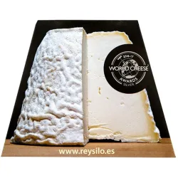 Queso de leche cruda de vaca cuajada láctica Blanco