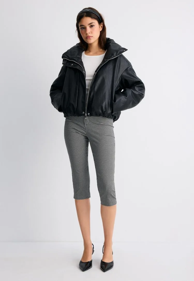 Gesteppte Kunstlederjacke mit Stehkragen Schwarz L - Stradivarius - FashionsVida